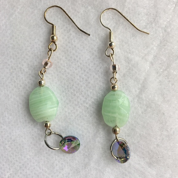 Beautiful Unique Czechoslovakian Glass Earrings - Picture 3 of 3